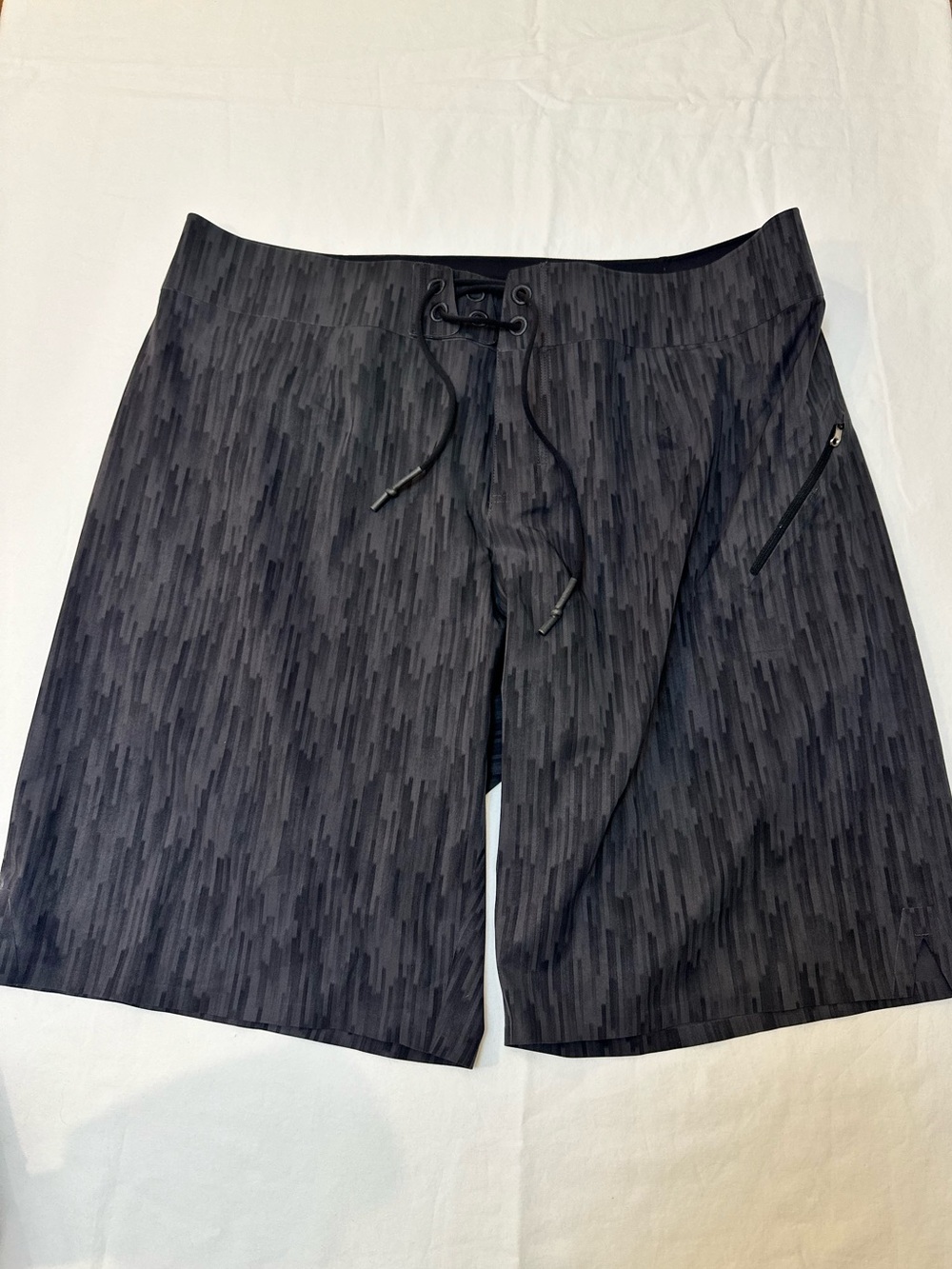 Men’s Lululemon swim El current un-lined trunks 38 board shorts